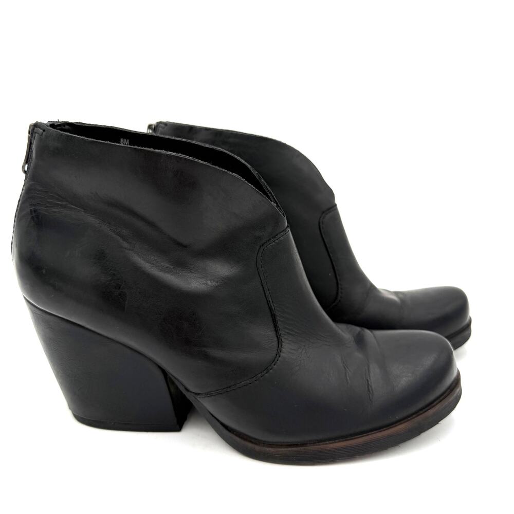 Korks Black Gemini V Heels Booties Size 8
